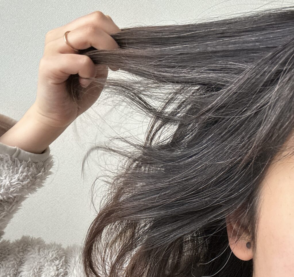 30代グレイヘア移行中の写真