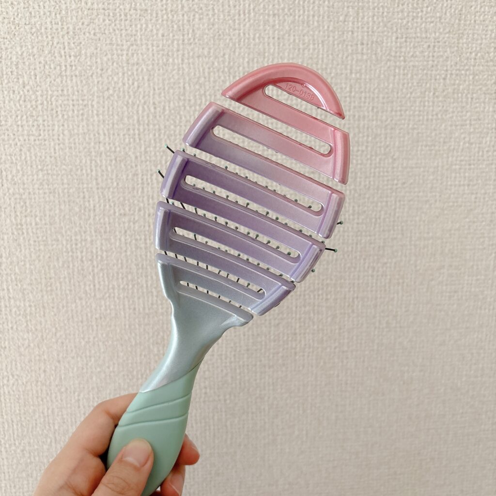 Wet Brush (ウェットブラシ)プロ フレックスドライを持った写真