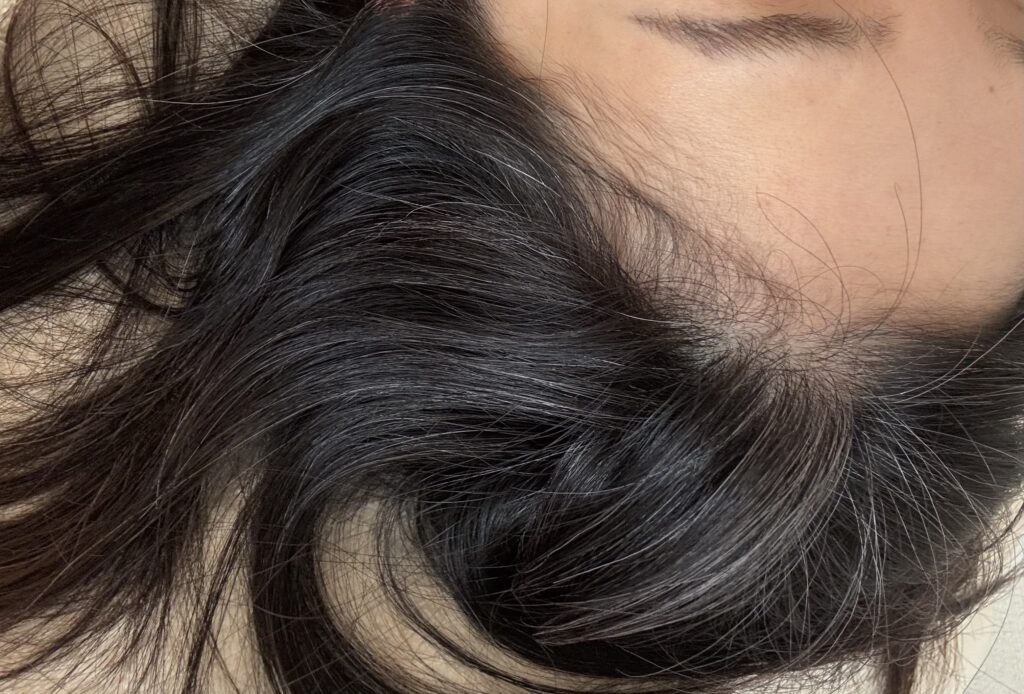 30代グレイヘア移行中の様子